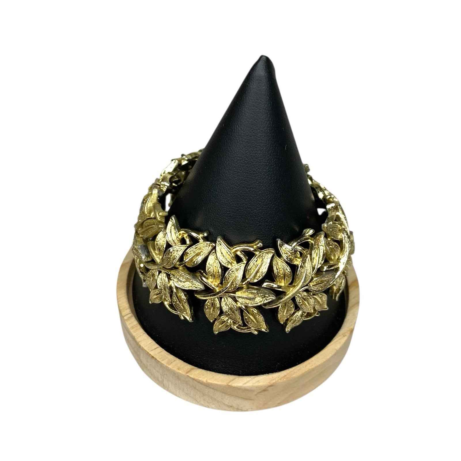 Vintage Coro Pegasus Chunky Gold Tone Leaves Statement Chain Bracelet Signed