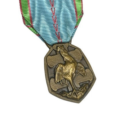 Vintage French WW2 1939-1945 Commemorative War Medal Bronze Ribbon - front view