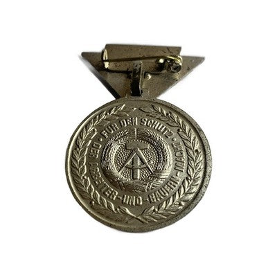 East German GDR Medal Schutz Arbeiter Bauern Macht Silver Pin DDR Stasi 1953