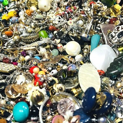 1kg Raw Jewellery Findings Job Lot Broken Beads Charms Clasps Craft Repair Parts