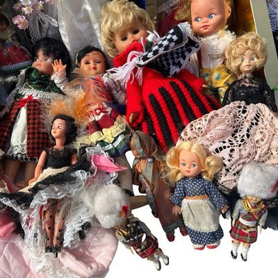 32x Vintage Doll Job Lot Porcelain Costume Souvenir Boxed Dolls