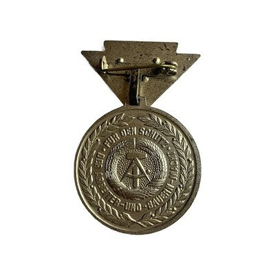 East German GDR Medal Schutz Arbeiter Bauern Macht Silver Pin DDR Stasi 1953