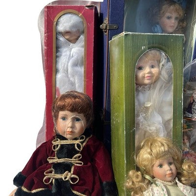 32x Vintage Doll Job Lot Porcelain Costume Souvenir Boxed Dolls