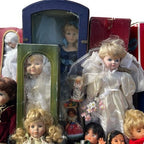 32x Vintage Doll Job Lot Porcelain Costume Souvenir Boxed Dolls