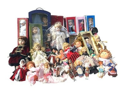 32x Vintage Doll Job Lot Porcelain Costume Souvenir Boxed Dolls