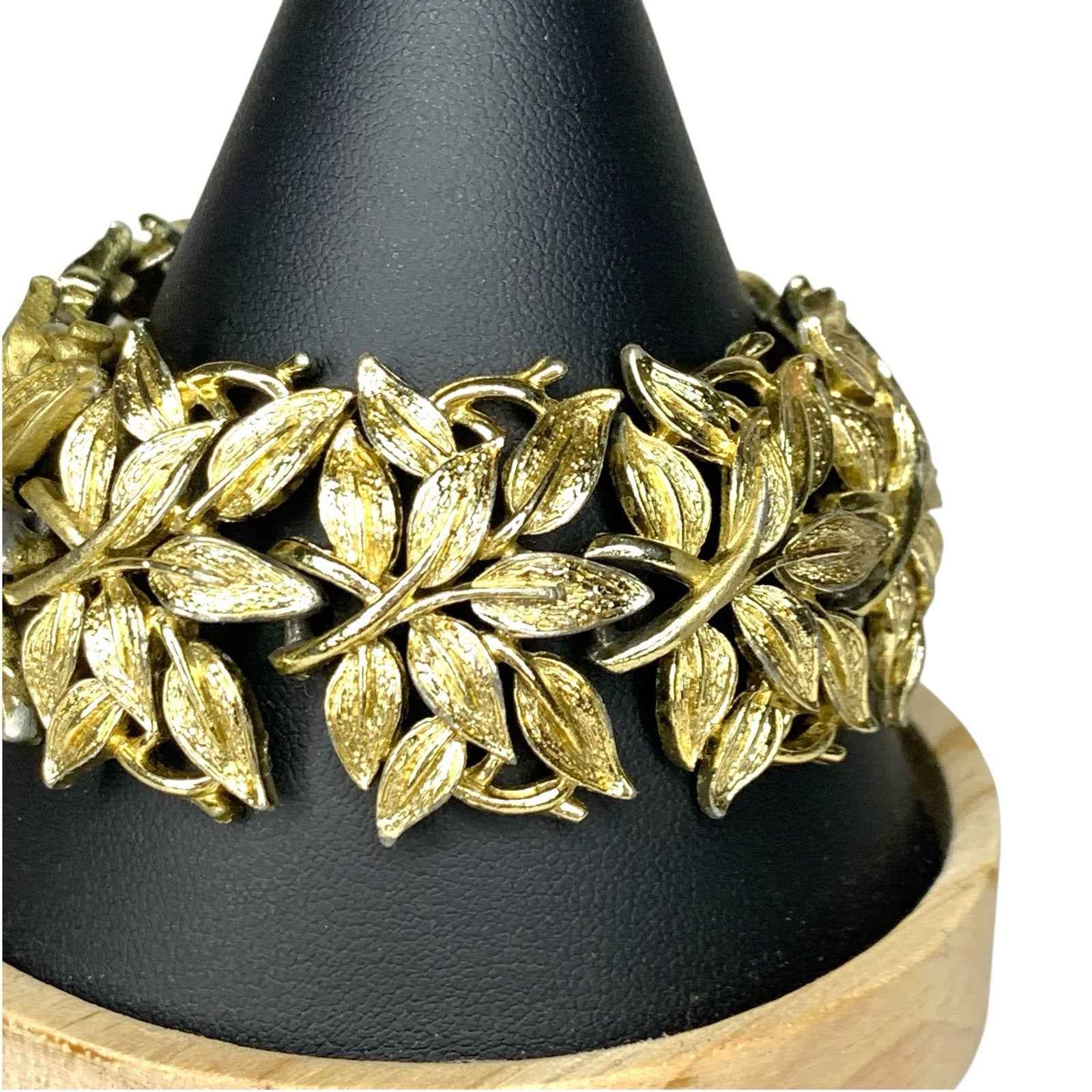 Vintage Coro Pegasus Chunky Gold Tone Leaves Statement Chain Bracelet Signed