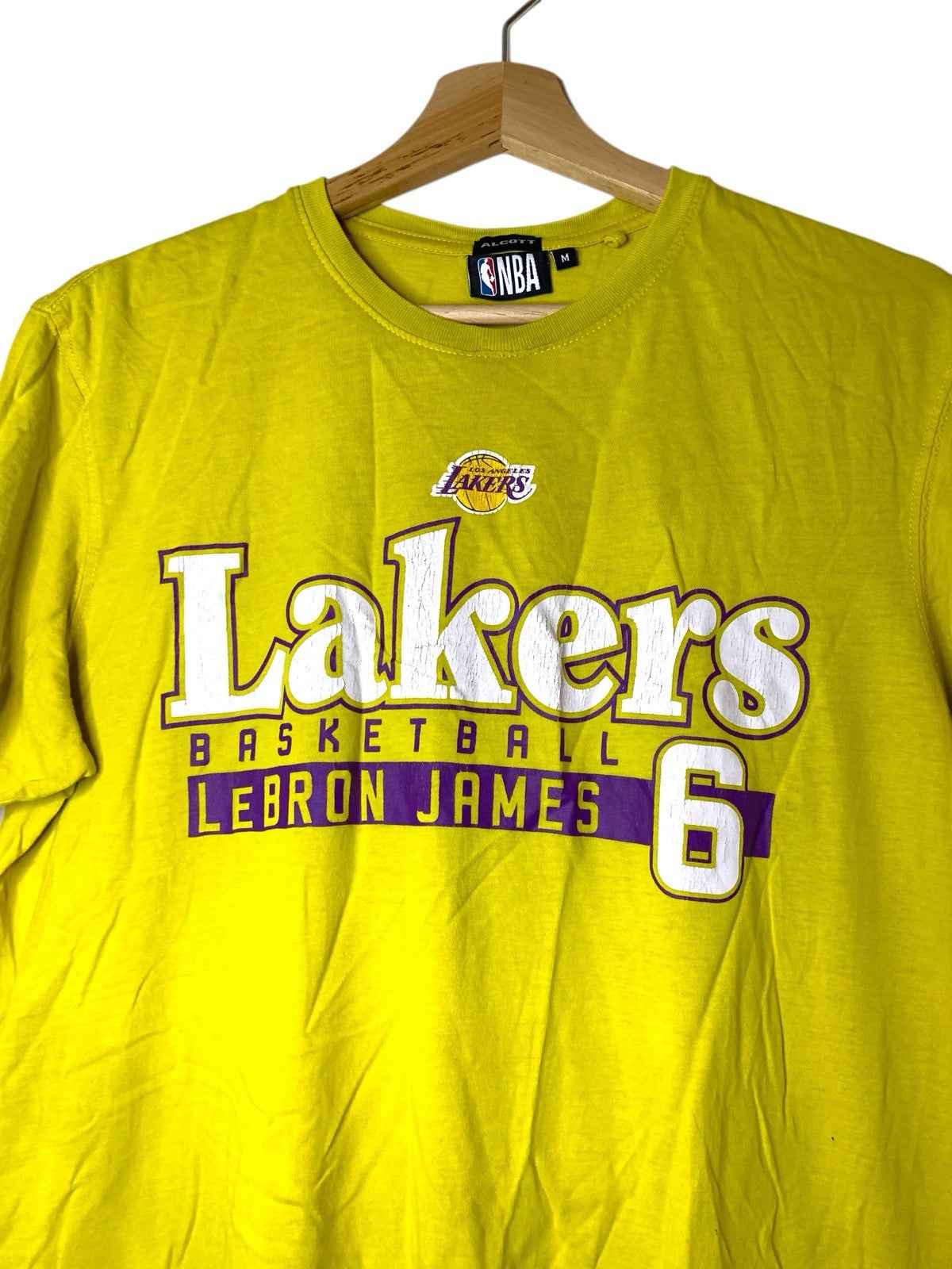 Yellow Lakers NBA Basketball Lebron James 6 T-Shirt Size M