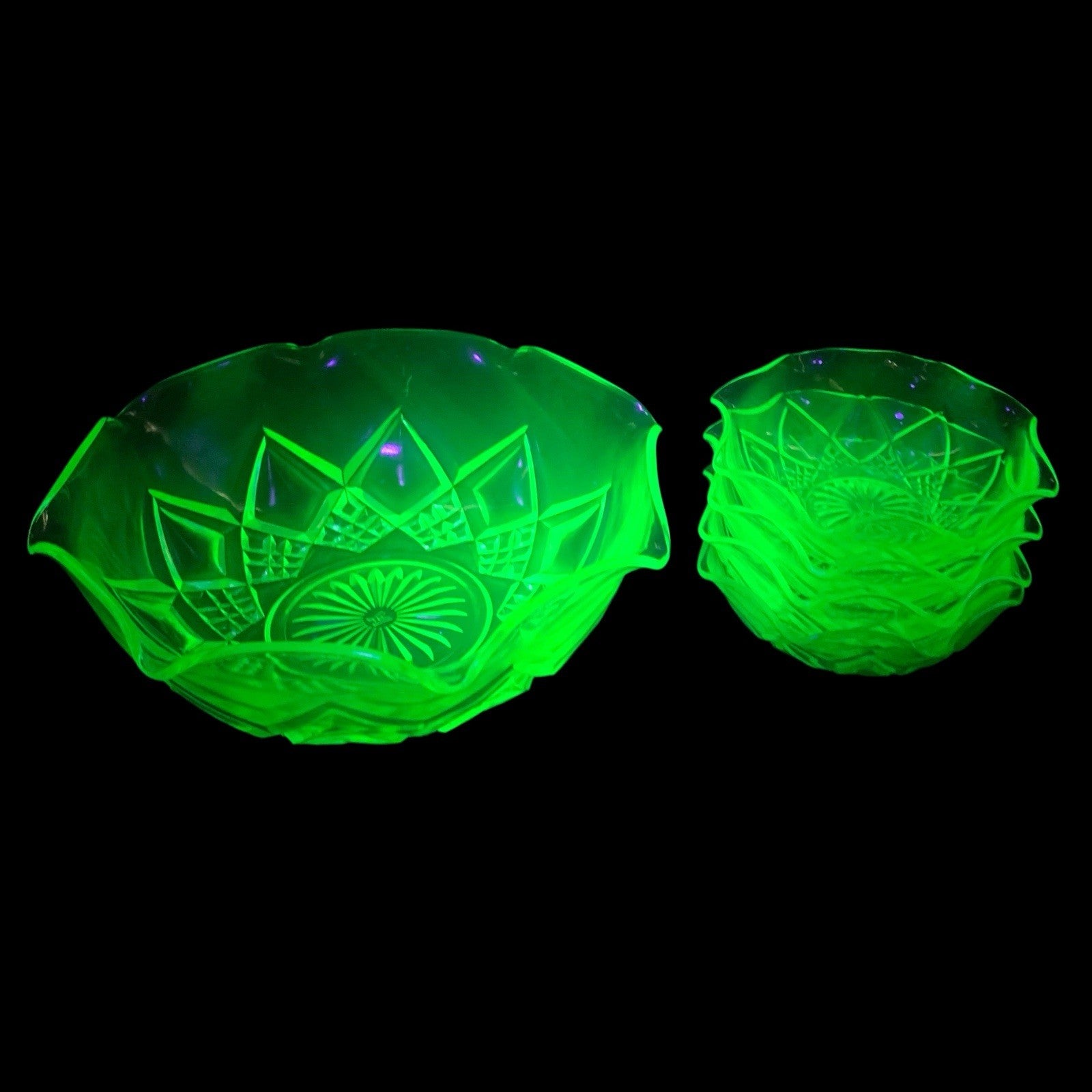 Vintage Hazel Atlas Diamond Arches Uranium Glass Large Bowl & 4 Dessert Bowls Bowls by TheVoyageBird