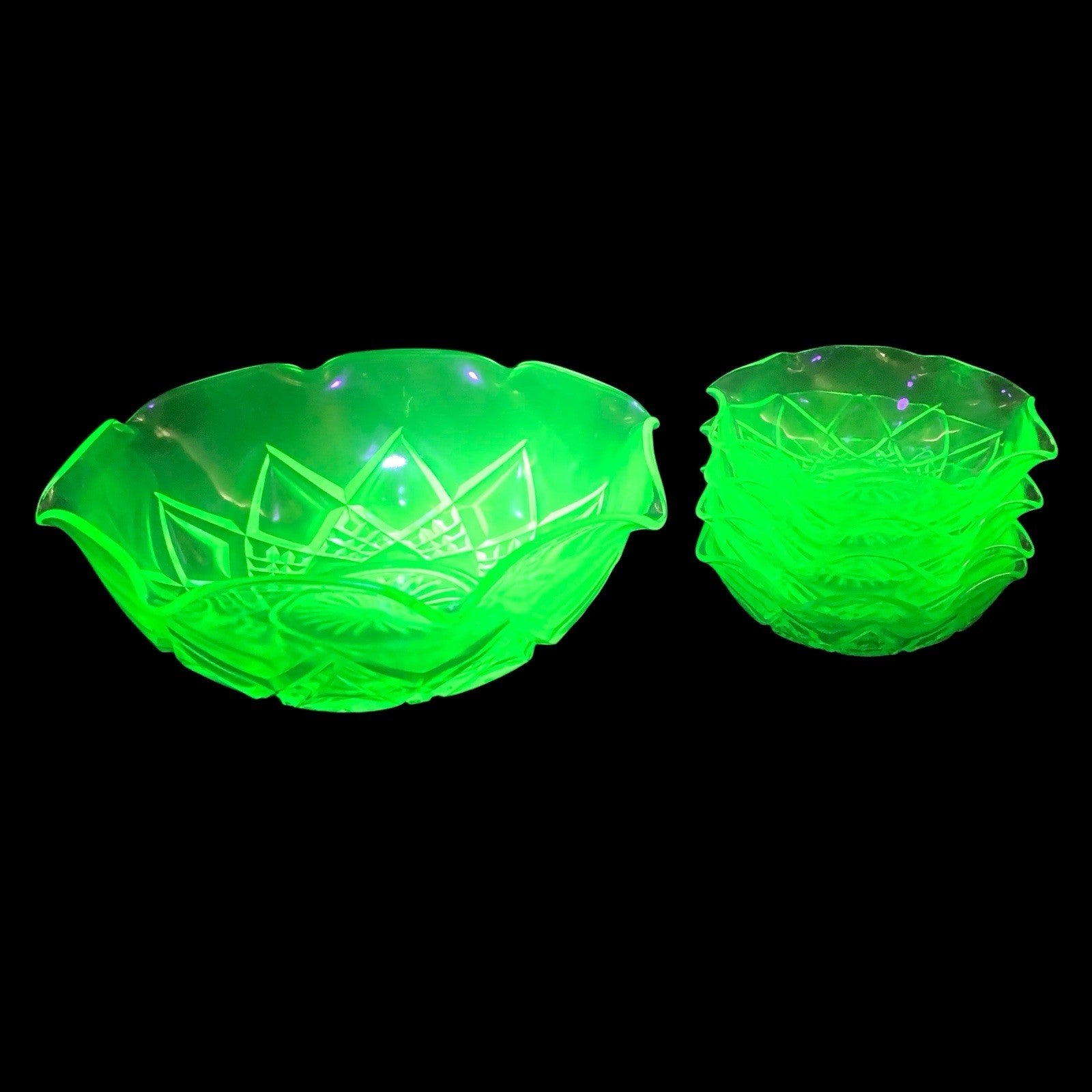 Vintage Hazel Atlas Diamond Arches Uranium Glass Large Bowl & 4 Dessert Bowls Bowls by TheVoyageBird