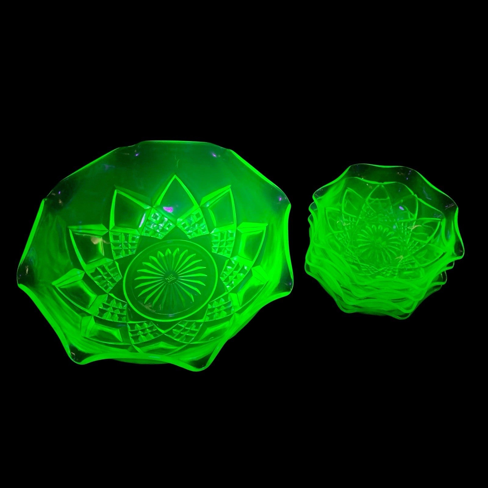 Vintage Hazel Atlas Diamond Arches Uranium Glass Large Bowl & 4 Dessert Bowls Bowls by TheVoyageBird