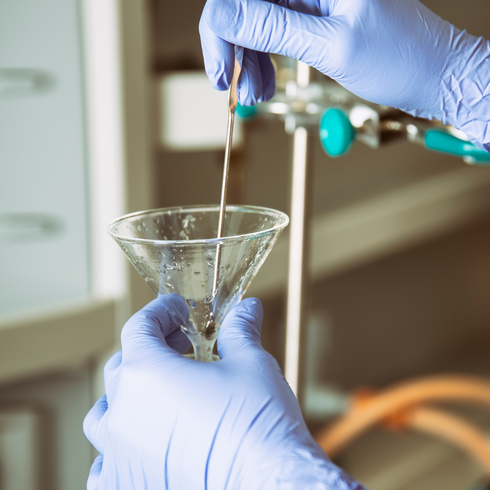 Glass Funnel, High Quality Borosilicate 3.3 Lab Glass | Short Stem | 100mm OD Funnels by TheVoyageBird