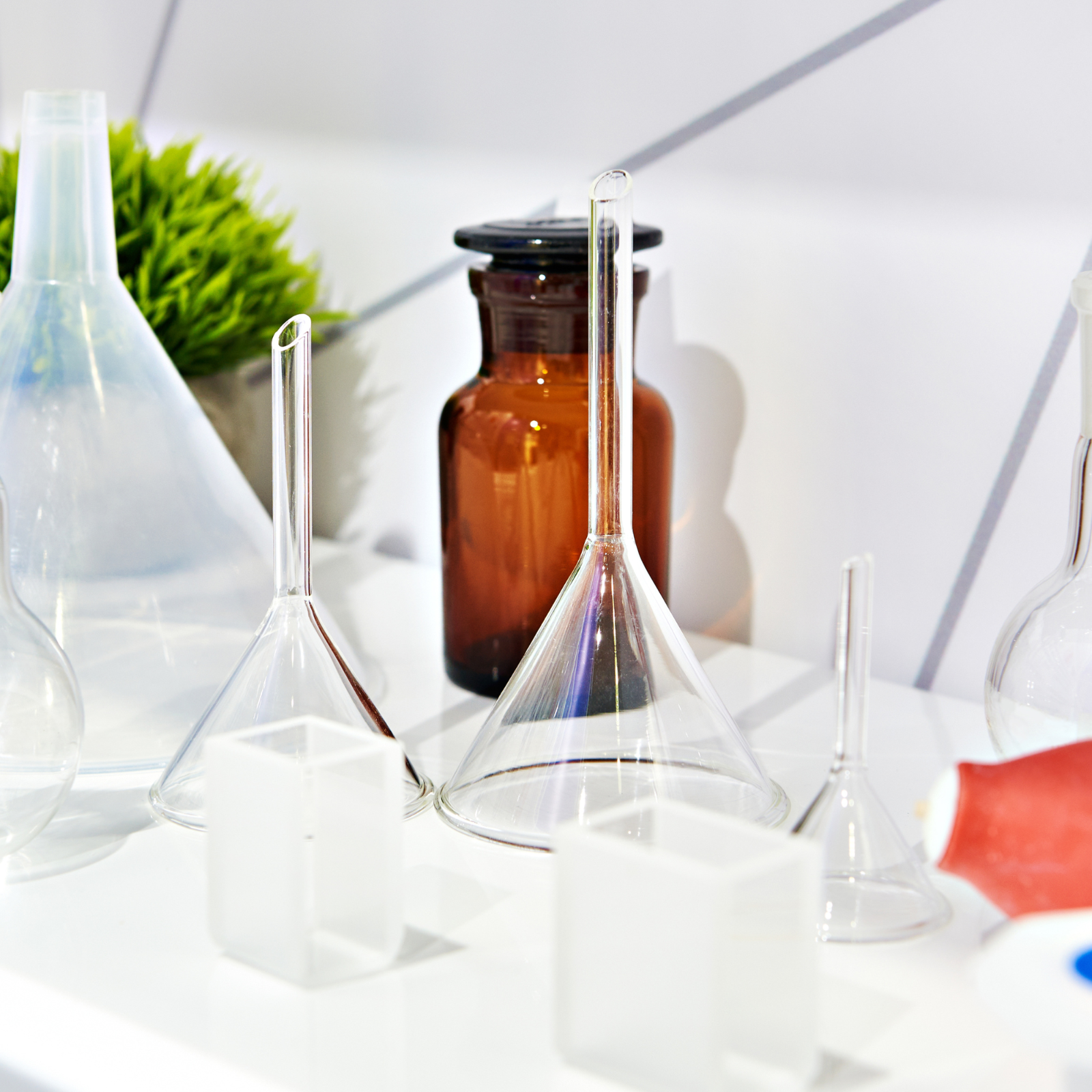 Glass Funnel, High Quality Borosilicate 3.3 Lab Glass | Short Stem | 100mm OD Funnels by TheVoyageBird